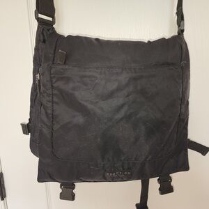 Multi pocket messenger bag